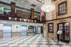  Howard Johnson by Wyndham Newark Airport  Ньюарк